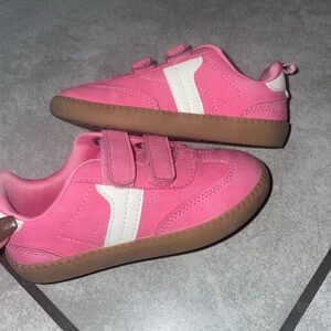 Little girls sneakers 8C